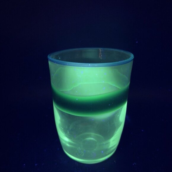 Kosta Boda Unica Hand Blown Glass Vase Green UV Manganese 365nm Glow Glass VTG - Picture 10 of 16